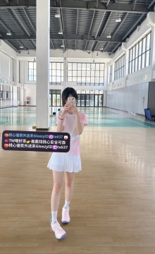 語嫣 159 43kg C 20歲     很小隻骨架細 很清純很可愛